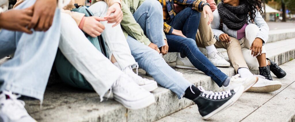 Group of college students sitting on the steps socializing together. If you are a student in college you are faced with unique challenges. Therapy for University of Alabama students in Tuscaloosa can help you navigate these issues. 