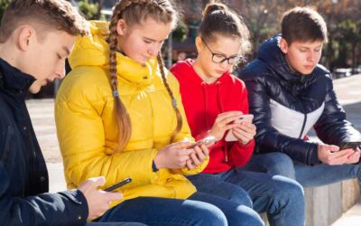 Side Effects of Excessive Screen Time on Teens: Tips for Parents from a Counselor for Teens in Birmingham, AL