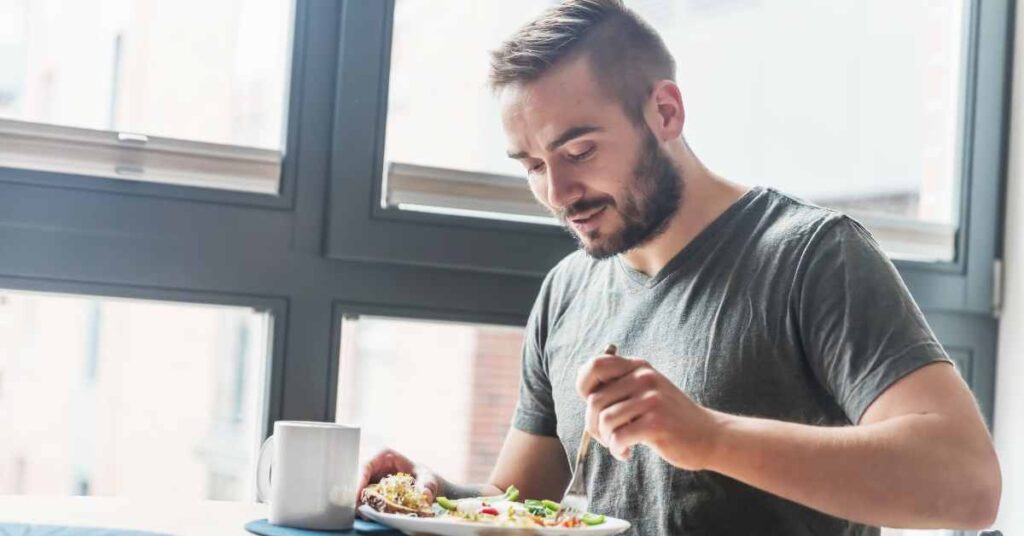 a man eating who has a healthy relationship with food/ therapy for eating disorders Birmingham Al
