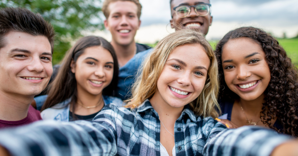 smiling teens taking a selfie/ mental health tips for teens/ Birmingham Al